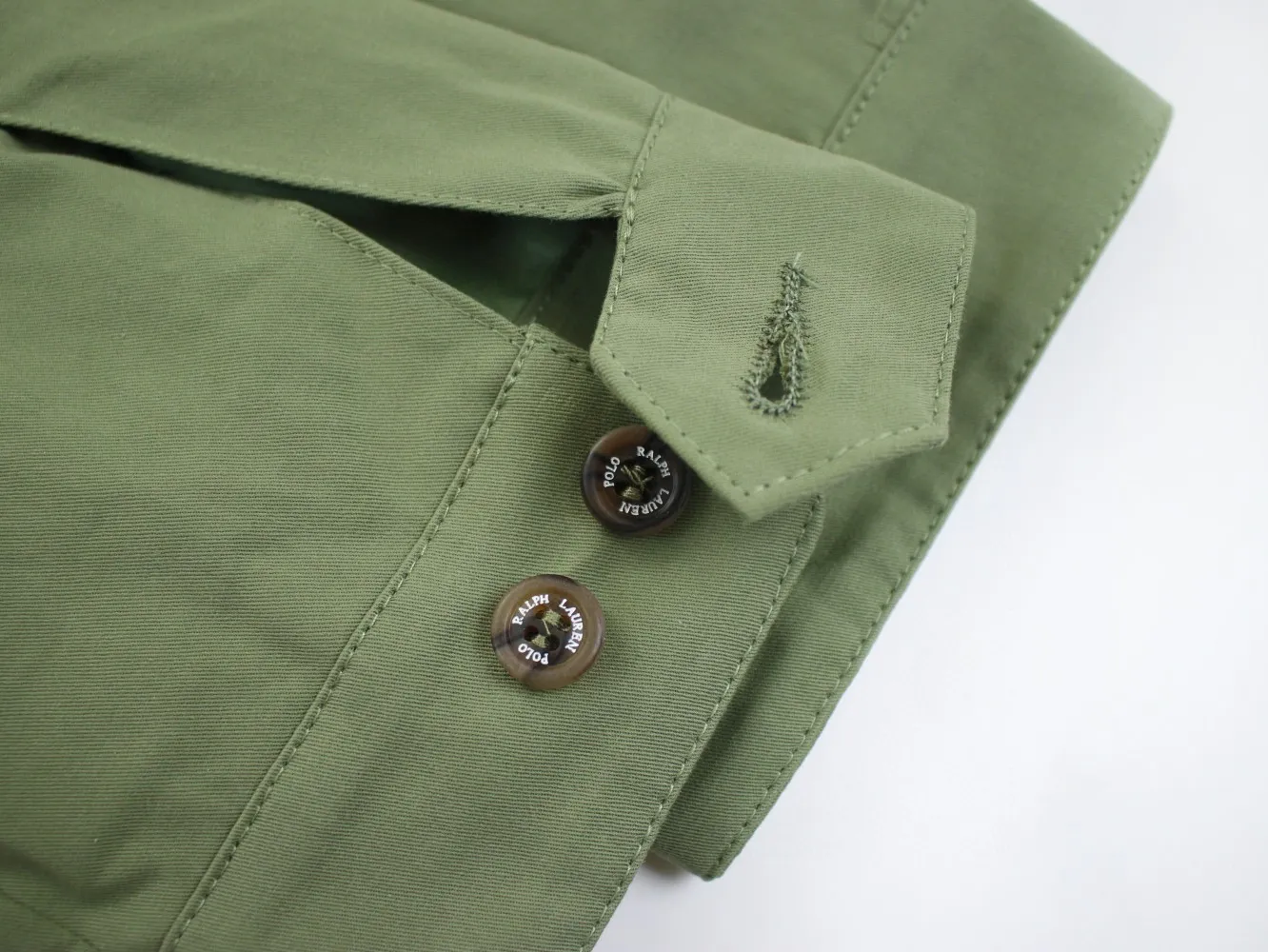 🅿️350 Ralph Lauren's new 2024 classic old money style stand collar executive zipper jacket 1️⃣Selected from high-quality original developed pure cotton fabrics, with customized plaid lining inside, the overall wear effect is very soft and comfortable, 2️⃣The workmanship details are perfectly controlled, the chest is exquisitely embroidered with small logos, and the dropped shoulders are made of unique splicing technology to highlight your personality! The version is simple but not simple! 3️⃣ Complete with tag accessories, unisex design, and a very versatile jacket for men and women! Color: black, navy, khaki, green Size: S, M, L, XL